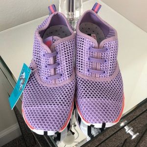 BNWT light Purple water shoes sz 6